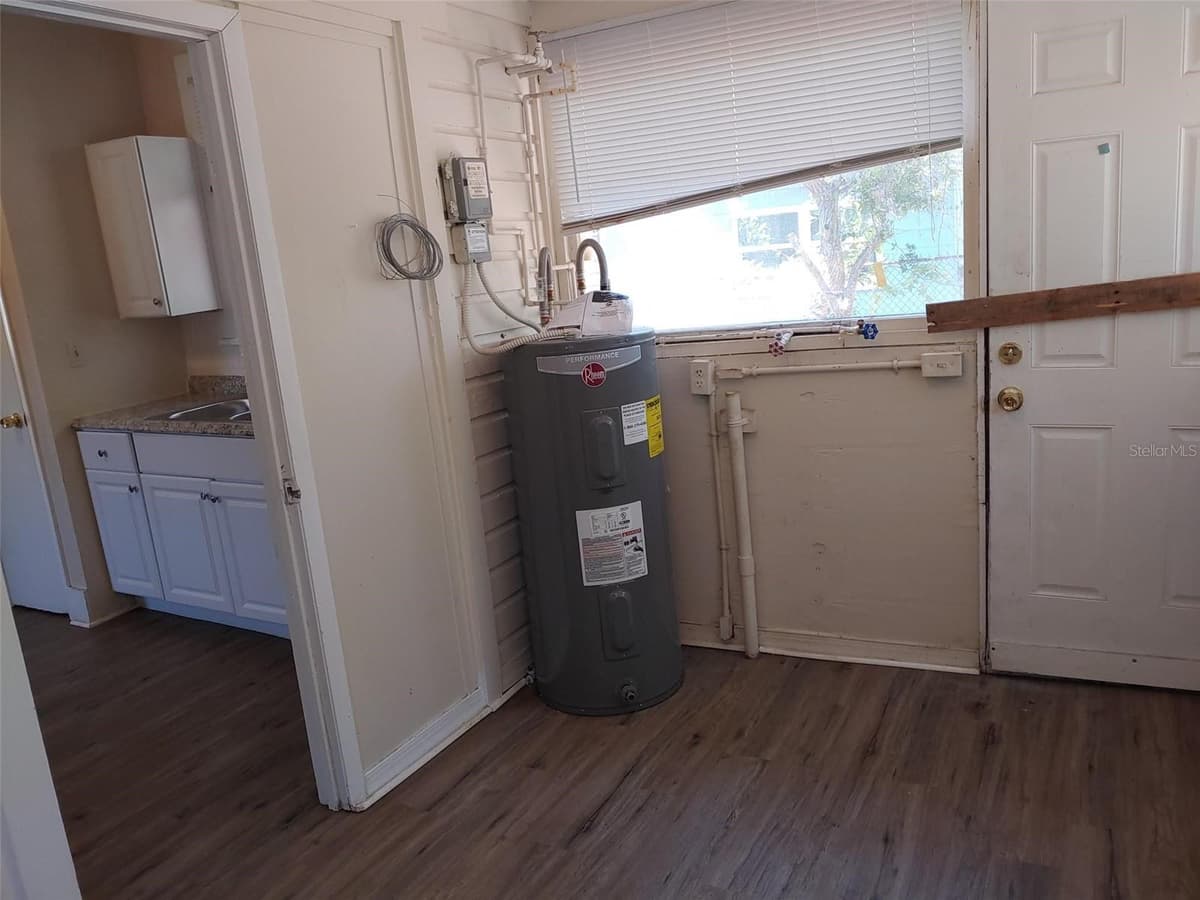 1924 30TH STREET — photo 17 of 34