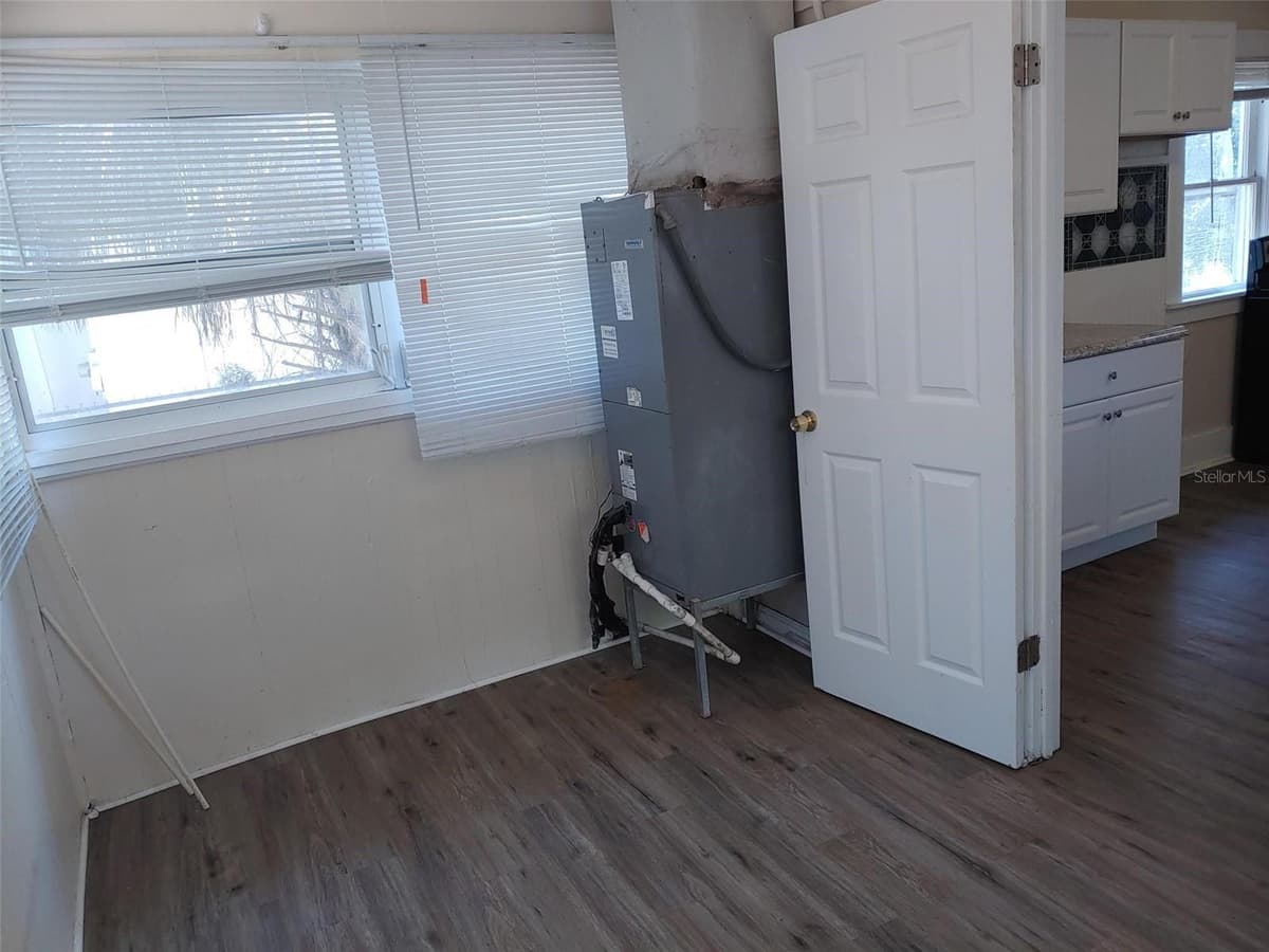 1924 30TH STREET — photo 16 of 34