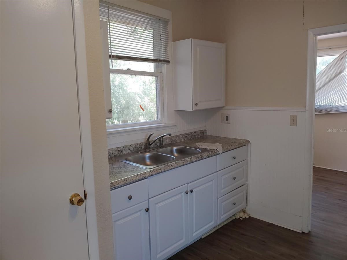 1924 30TH STREET — photo 12 of 34
