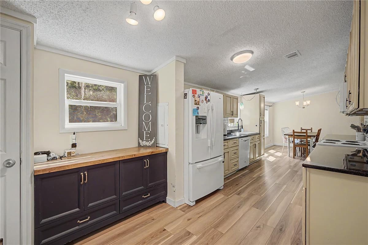 3935 EWELL ROAD — photo 4 of 37