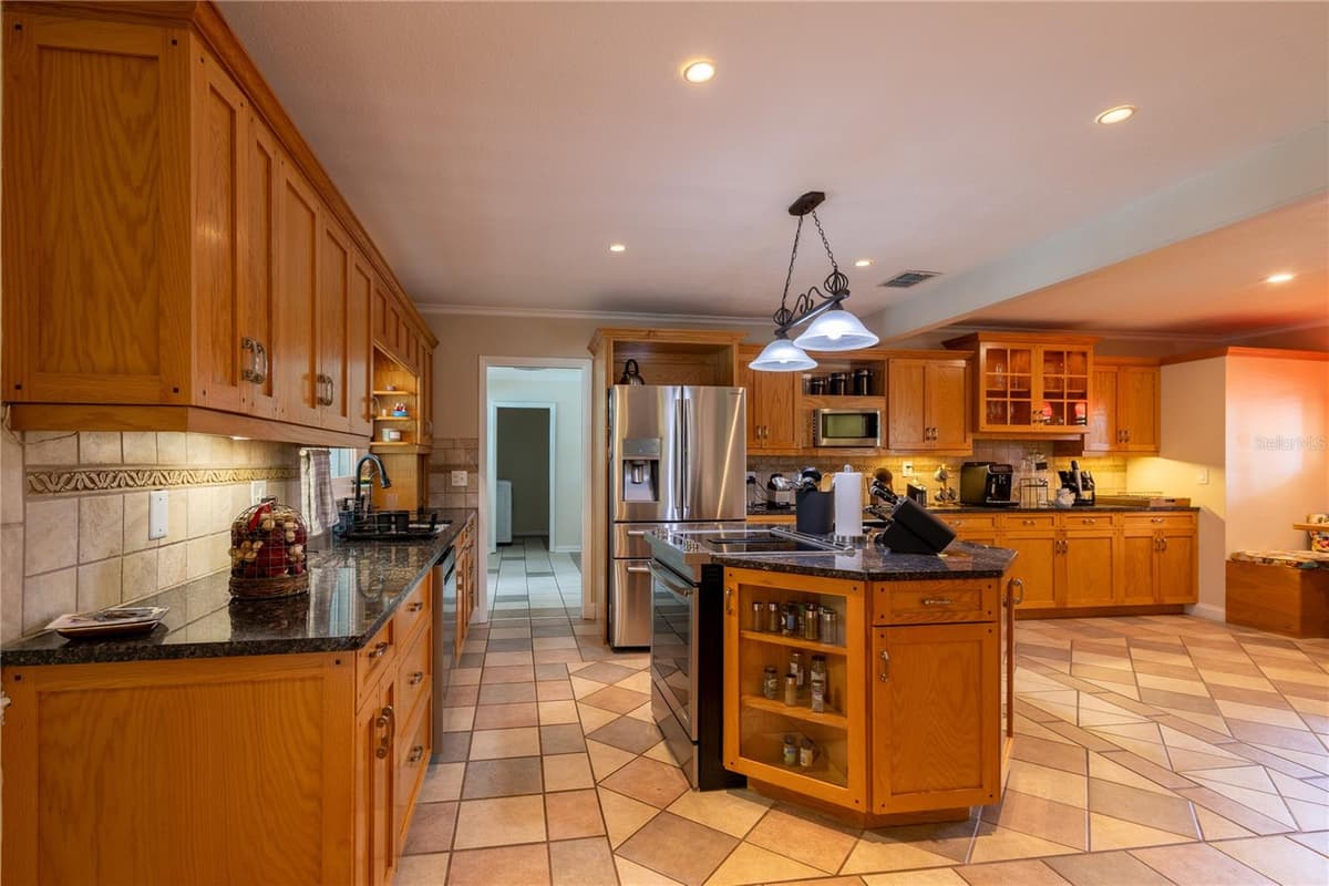 615 VALLE VISTA DRIVE — photo 9 of 74