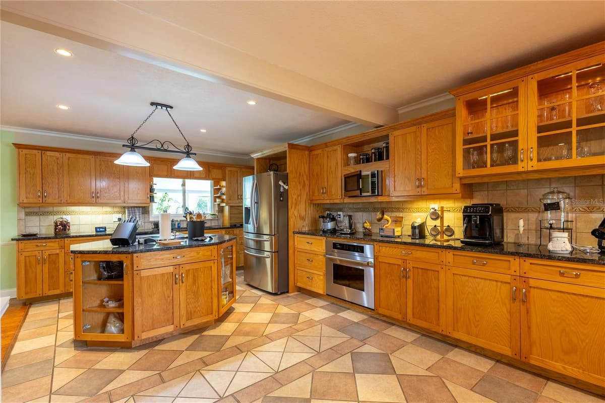 615 VALLE VISTA DRIVE — photo 8 of 74