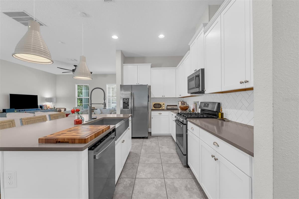 7189 SUMMERLAKE GROVES STREET — photo 13 of 36