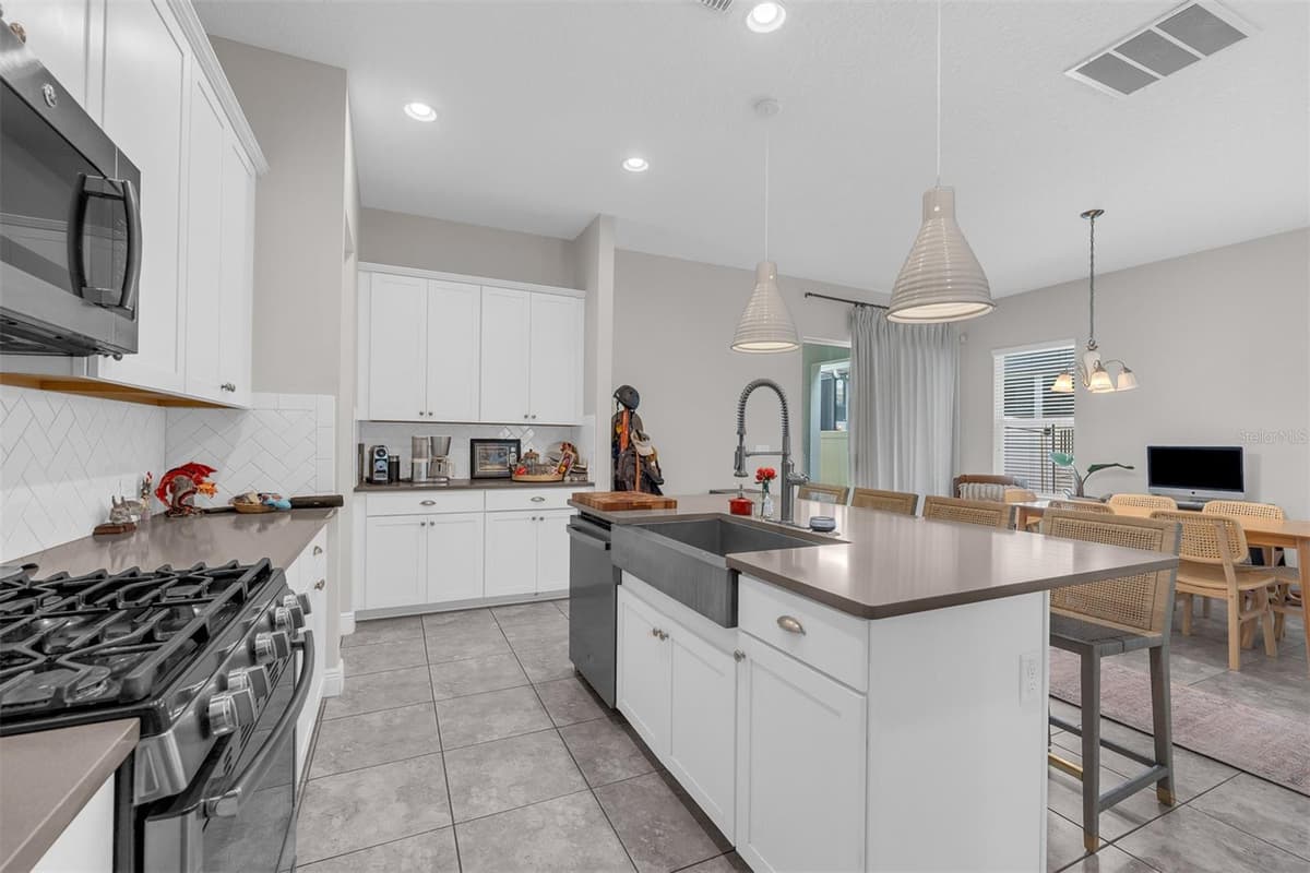 7189 SUMMERLAKE GROVES STREET — photo 12 of 36