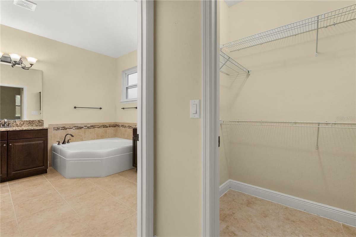 308 VICTORIA TRAILS BOULEVARD — photo 34 of 67