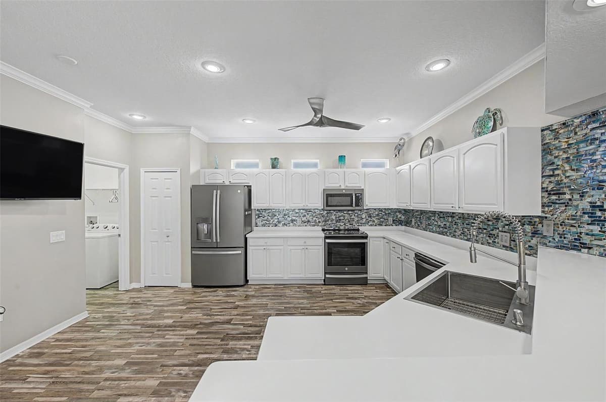 8046 PONKAN ROAD — photo 12 of 41