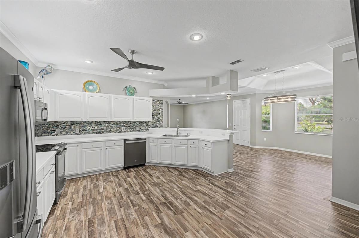8046 PONKAN ROAD — photo 10 of 41