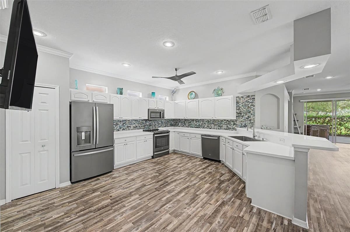 8046 PONKAN ROAD — photo 9 of 41