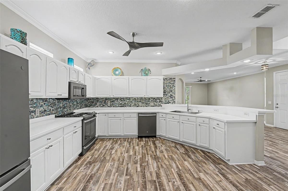 8046 PONKAN ROAD — photo 11 of 41