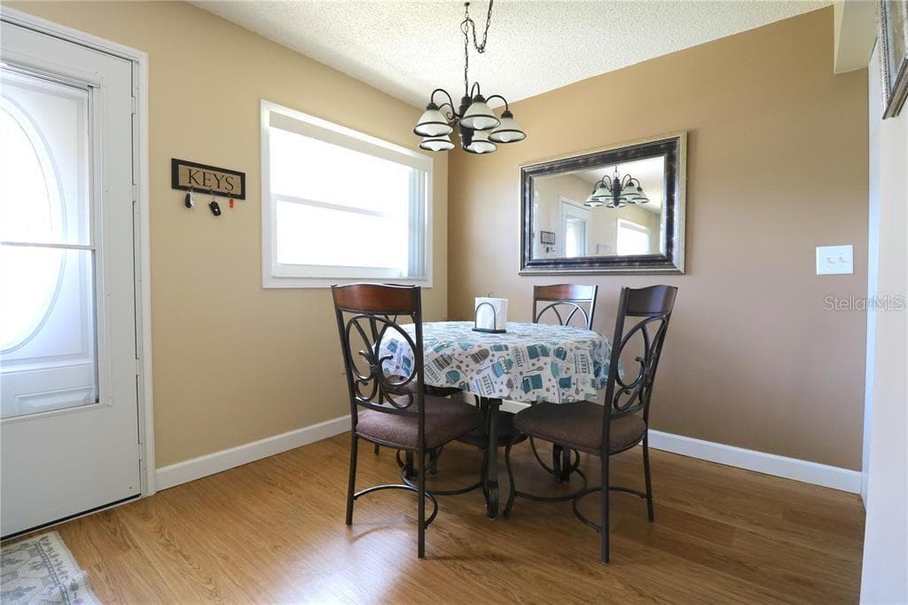 11725 BOYNTON LANE — photo 4 of 36