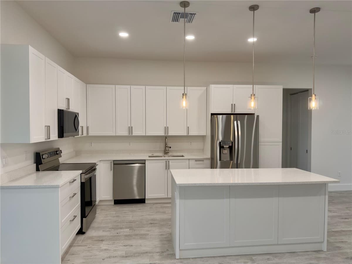 571 MIMOSA AVENUE — photo 5 of 17