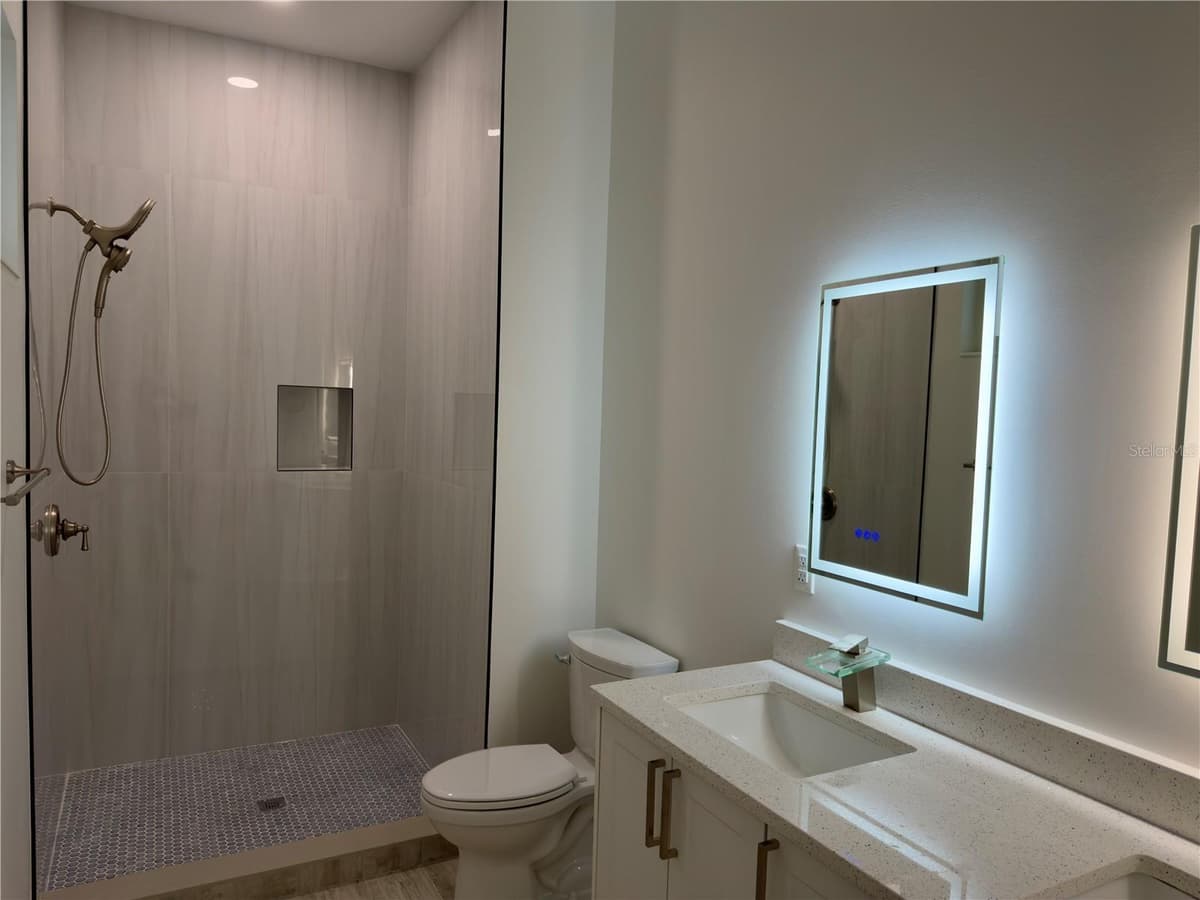 571 MIMOSA AVENUE — photo 10 of 17