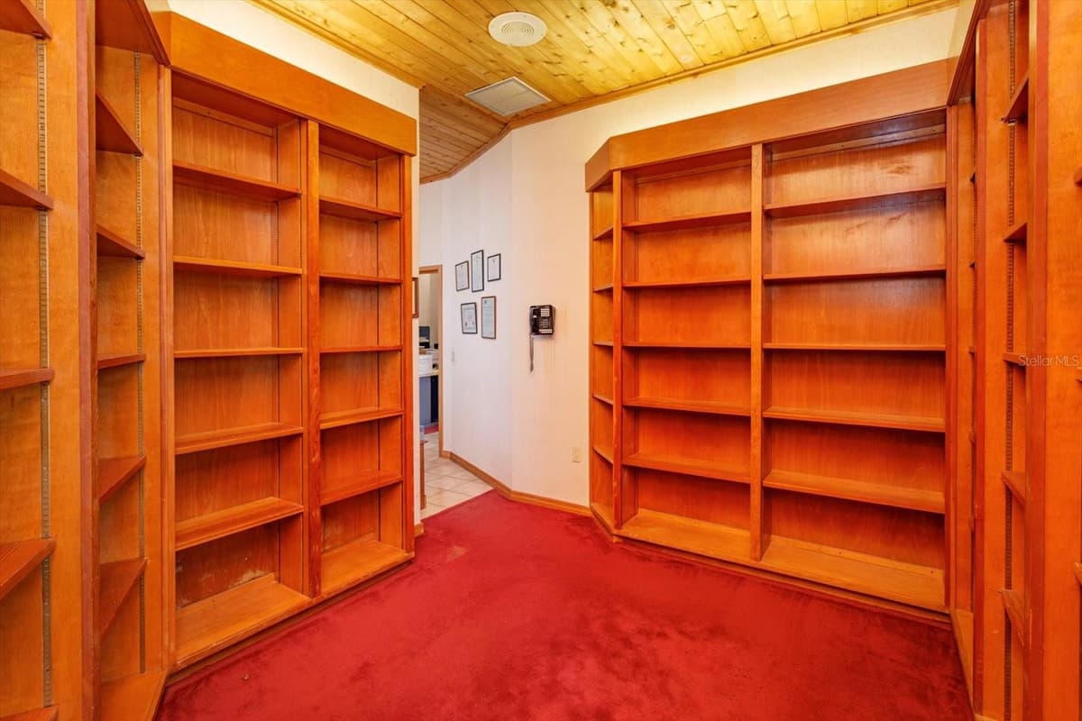 200 THORNTON AVENUE — photo 12 of 21