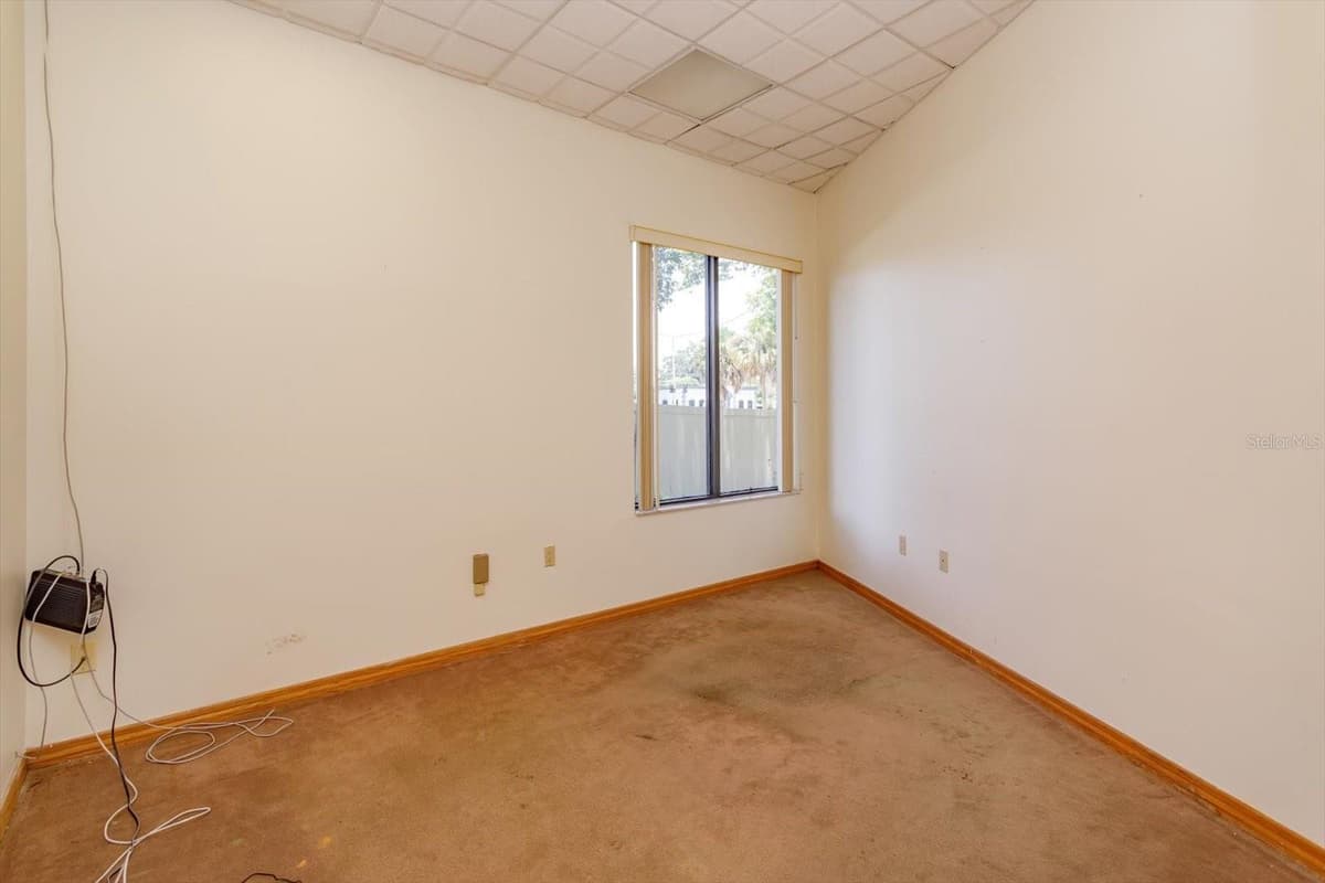 200 THORNTON AVENUE — photo 19 of 21