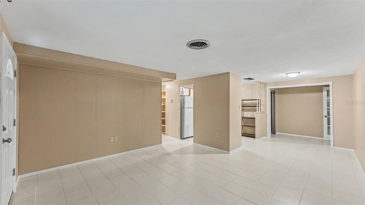 2126 SMITHFIELD PLACE — photo 4 of 36