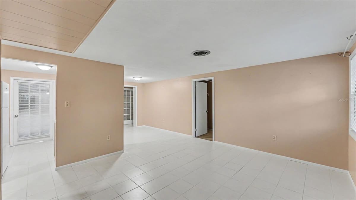 2126 SMITHFIELD PLACE — photo 3 of 36