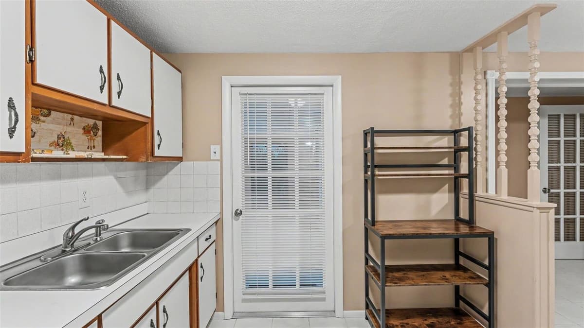 2126 SMITHFIELD PLACE — photo 9 of 36