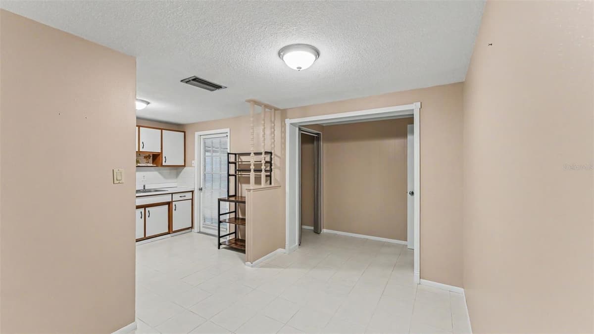 2126 SMITHFIELD PLACE — photo 5 of 36