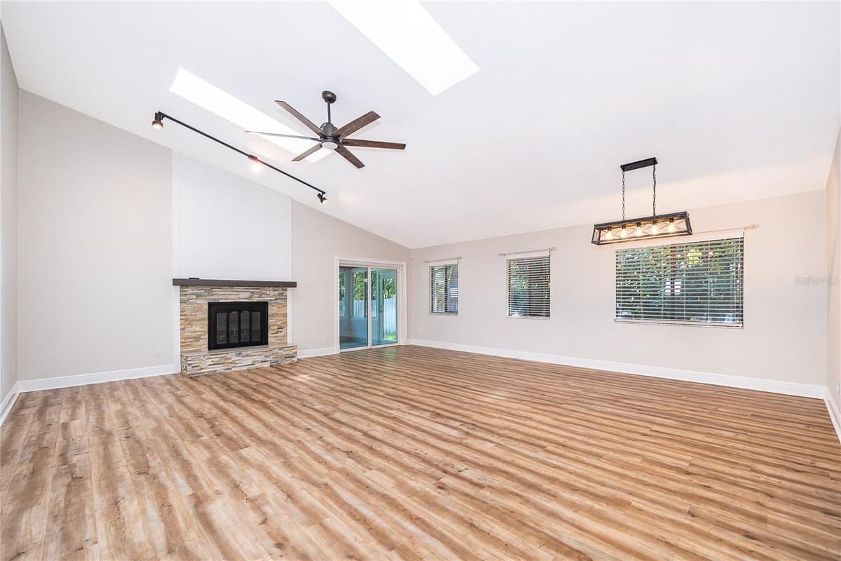 4651 TIFFANY WOODS CIRCLE — photo 15 of 31