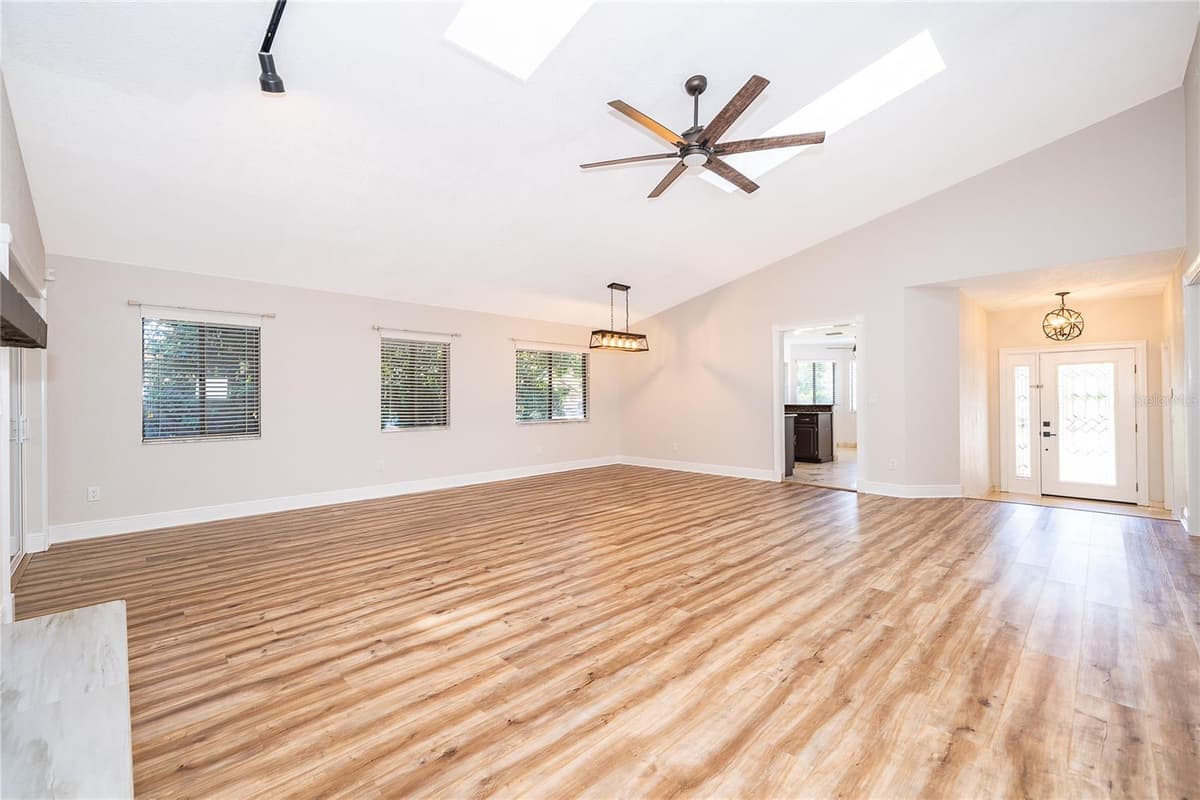 4651 TIFFANY WOODS CIRCLE — photo 7 of 31