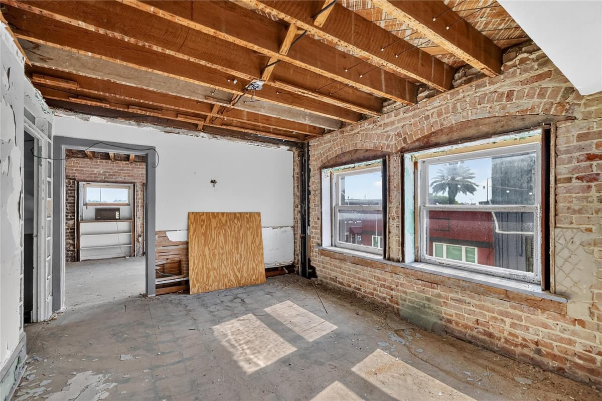 400 MAIN STREET — photo 16 of 34