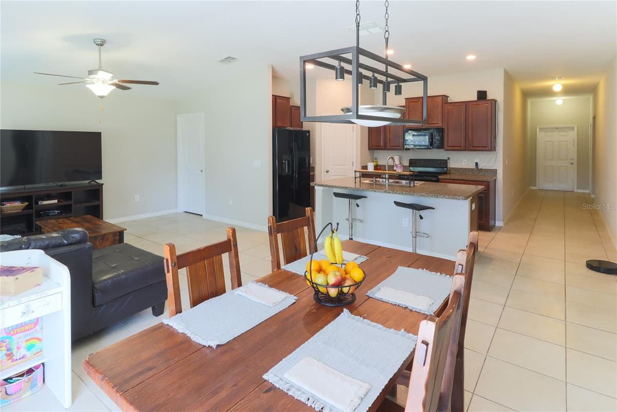 135 CASCADE BEND DRIVE — photo 9 of 30