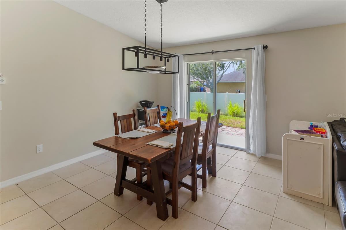 135 CASCADE BEND DRIVE — photo 8 of 30