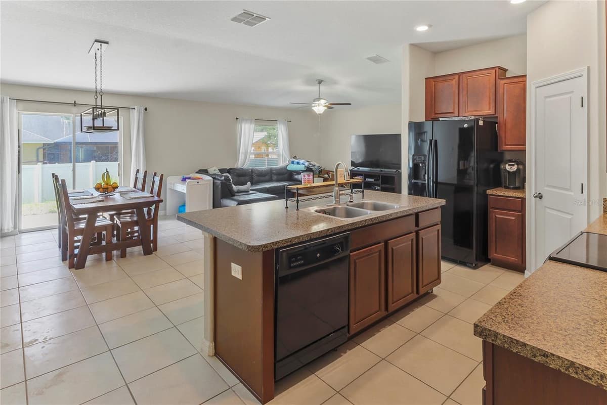 135 CASCADE BEND DRIVE — photo 2 of 30