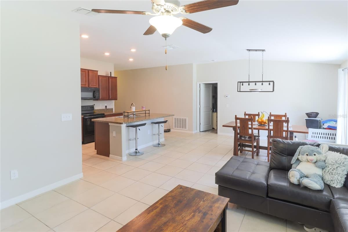 135 CASCADE BEND DRIVE — photo 10 of 30