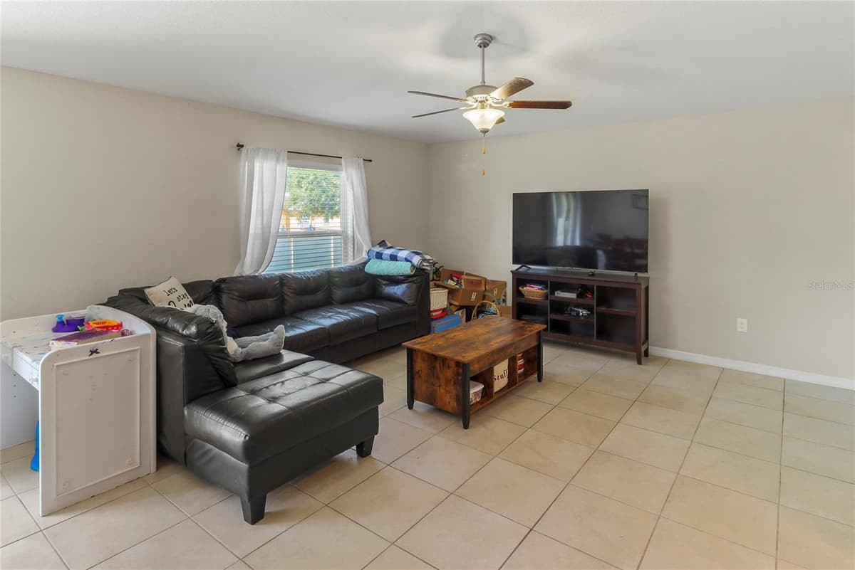 135 CASCADE BEND DRIVE — photo 7 of 30