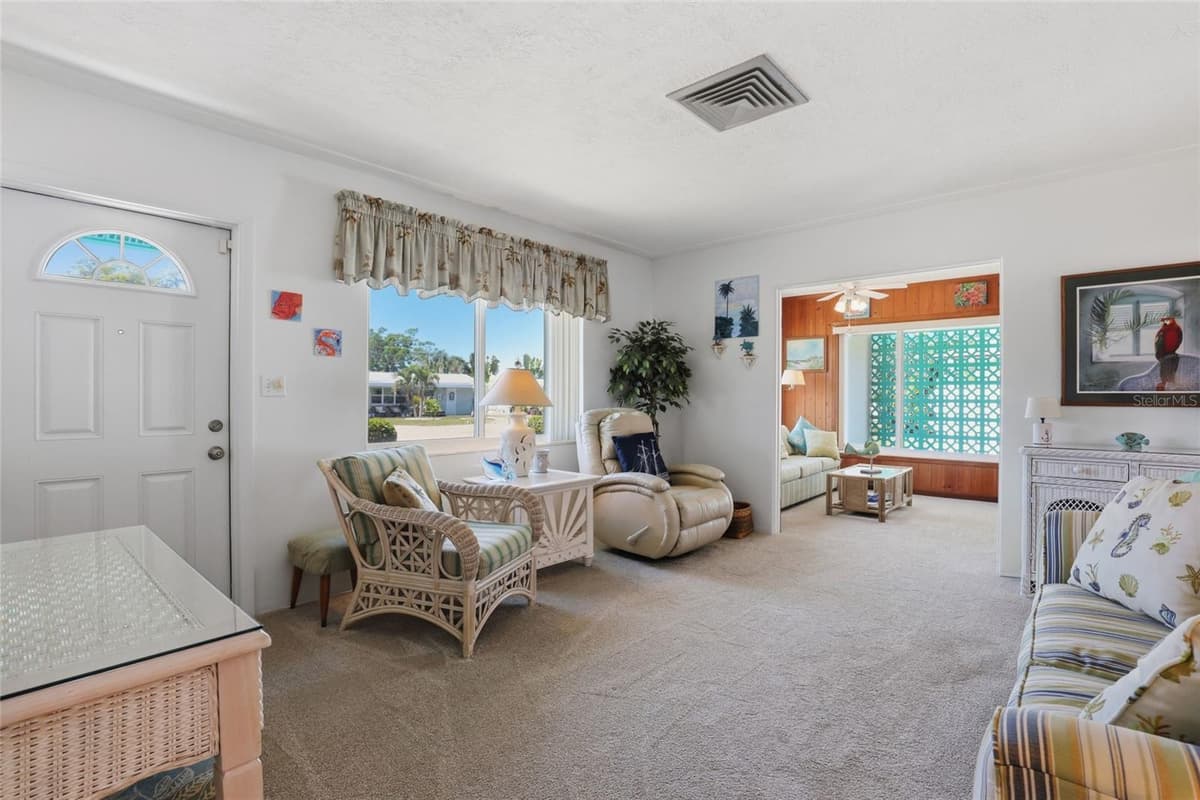 2101 JO AN DRIVE — photo 6 of 36