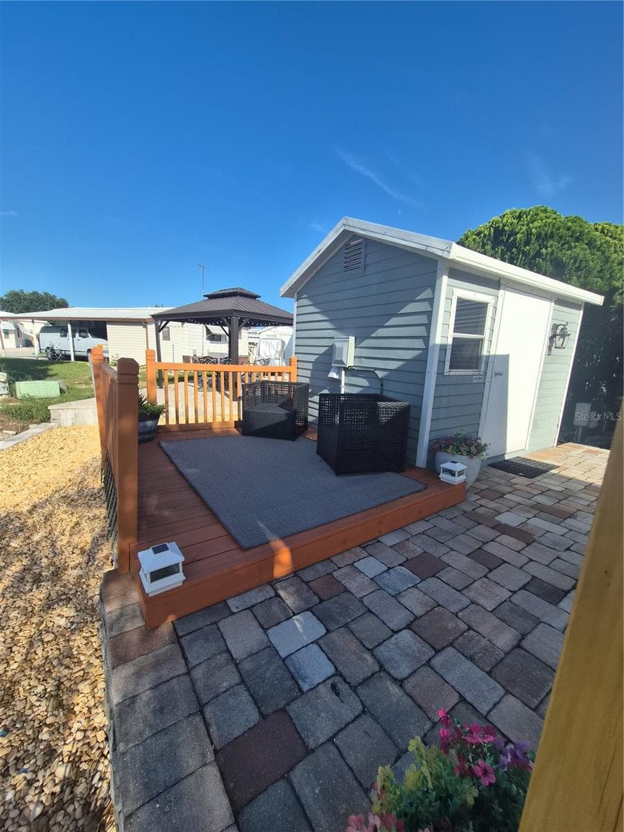 650 CENTER CREST BOULEVARD — photo 14 of 17
