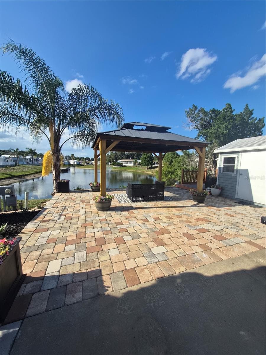 650 CENTER CREST BOULEVARD — photo 10 of 17