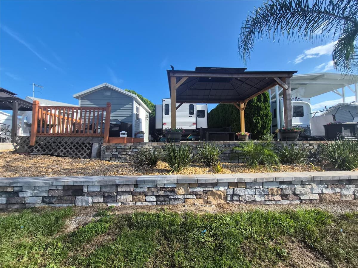 650 CENTER CREST BOULEVARD — photo 16 of 17