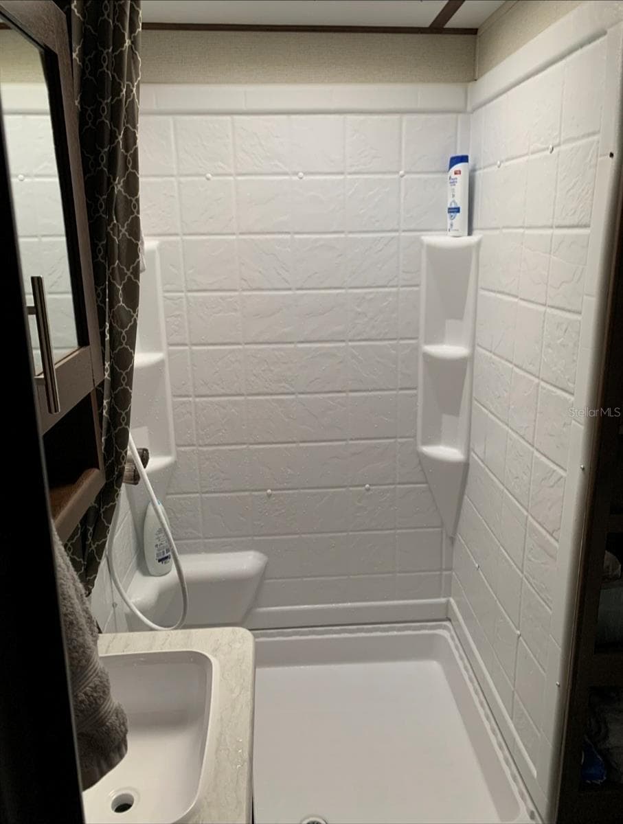 650 CENTER CREST BOULEVARD — photo 8 of 17