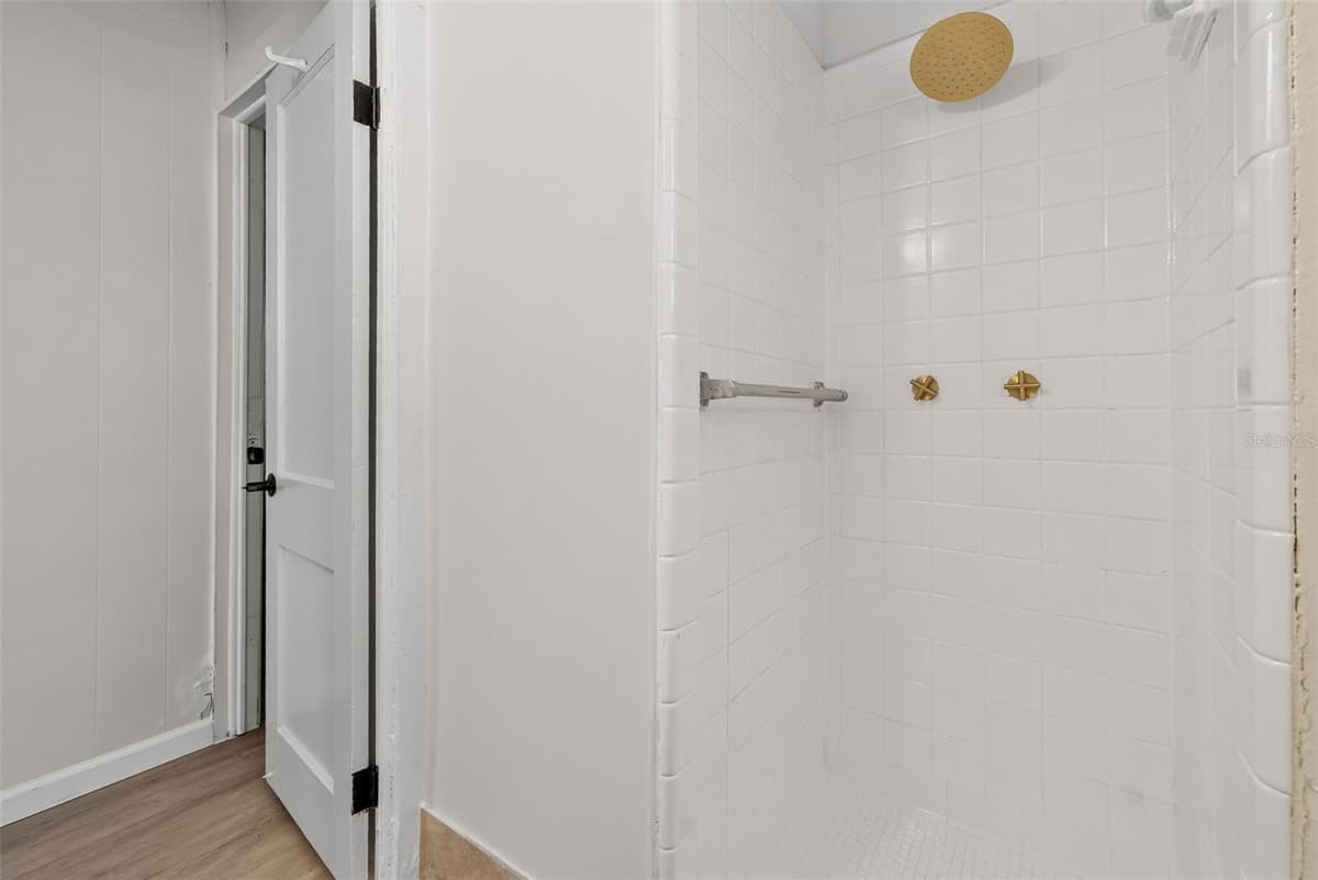 1202 CAROLINE STREET — photo 10 of 12