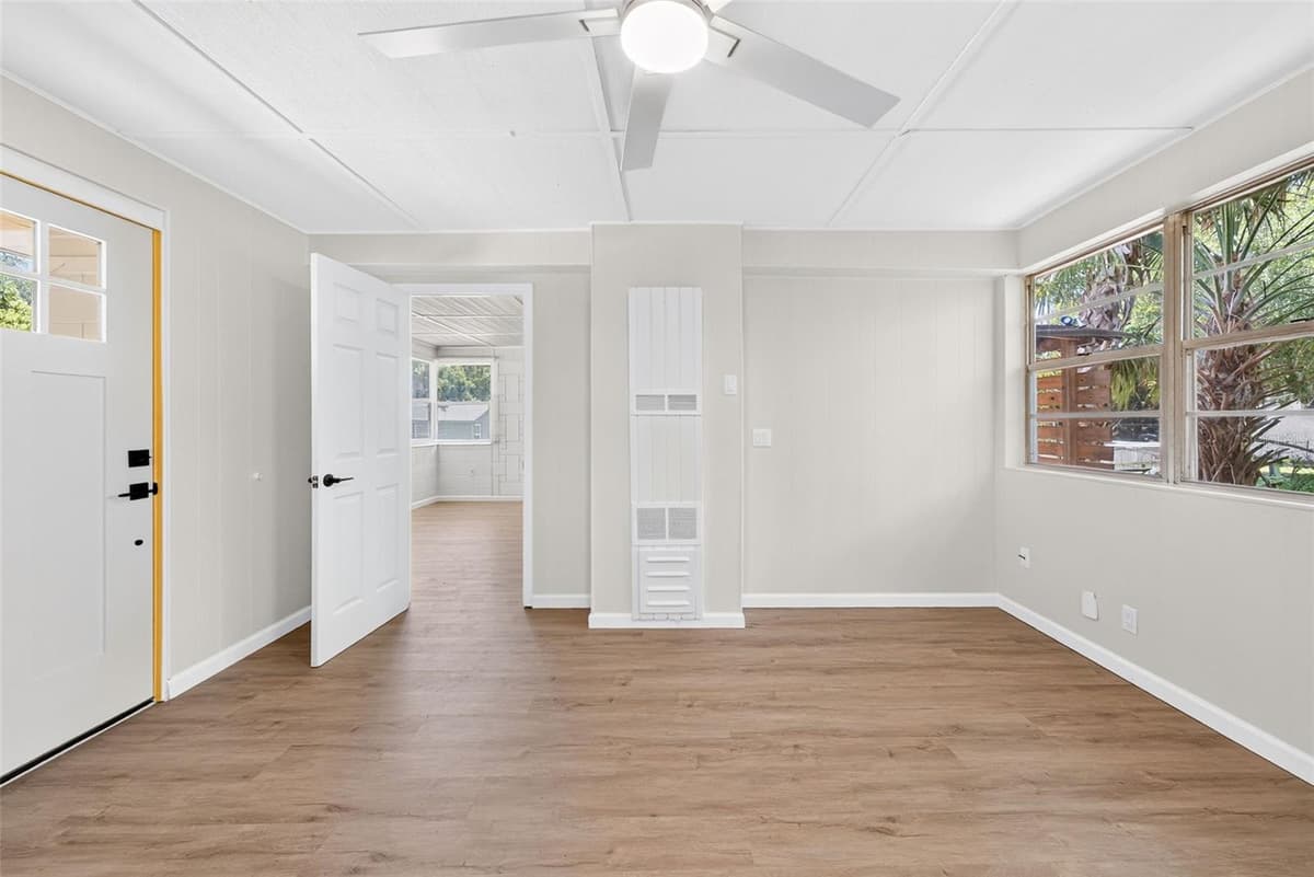 1202 CAROLINE STREET — photo 3 of 12