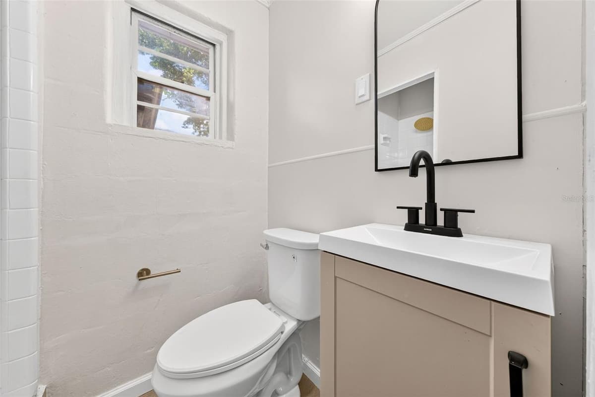 1202 CAROLINE STREET — photo 9 of 12