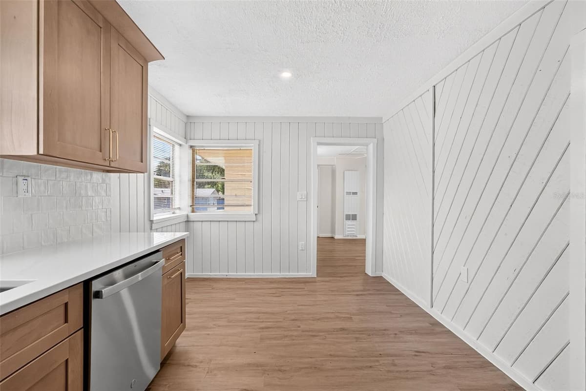 1202 CAROLINE STREET — photo 6 of 12