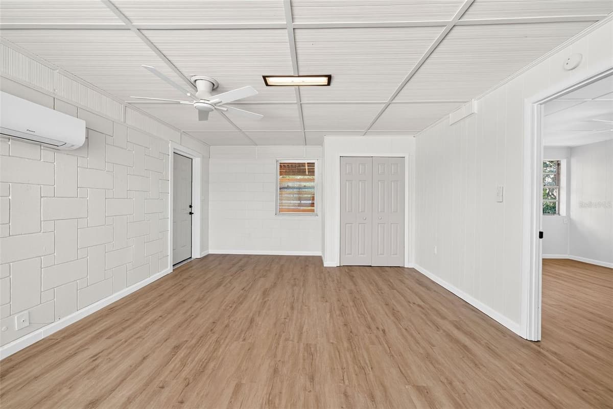 1202 CAROLINE STREET — photo 7 of 12