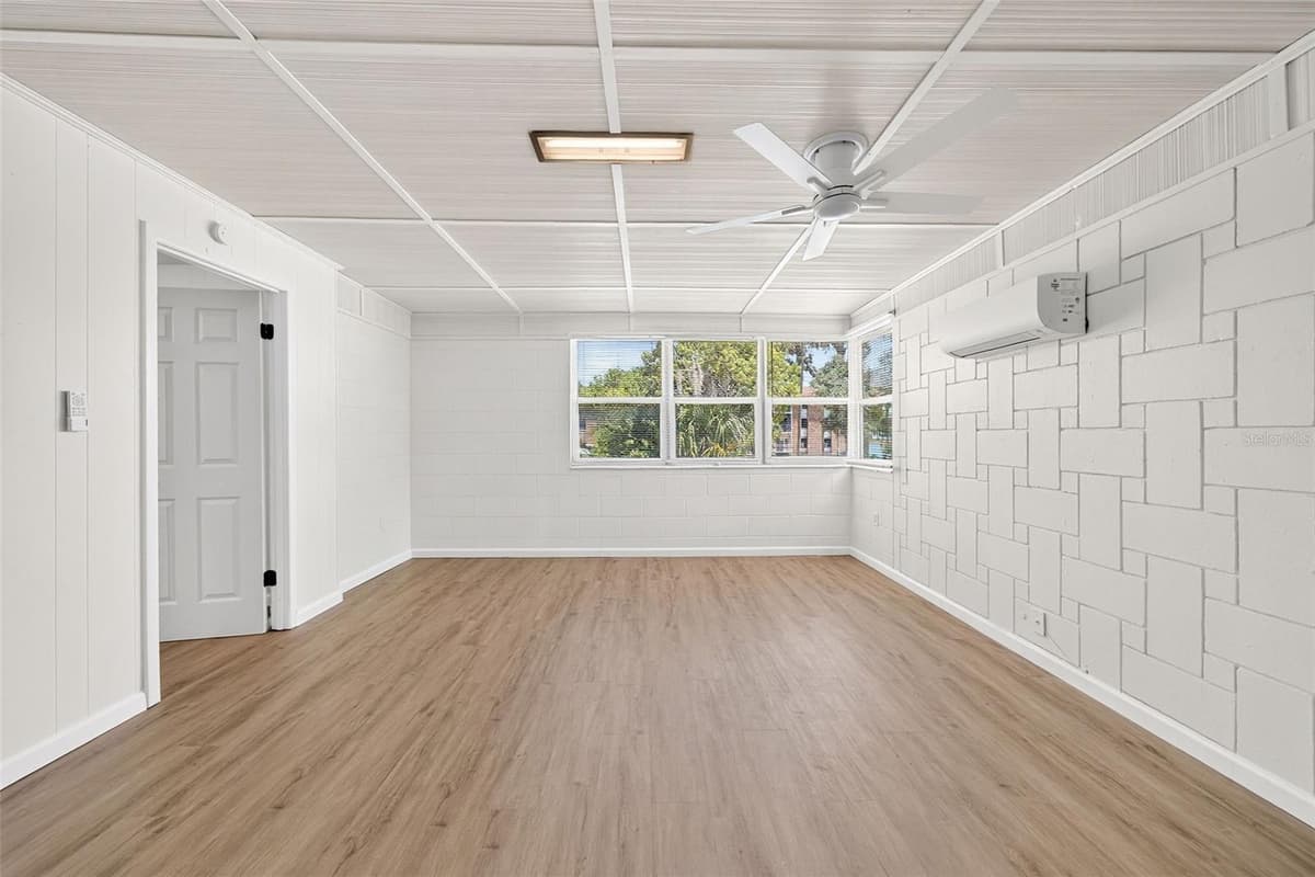 1202 CAROLINE STREET — photo 8 of 12