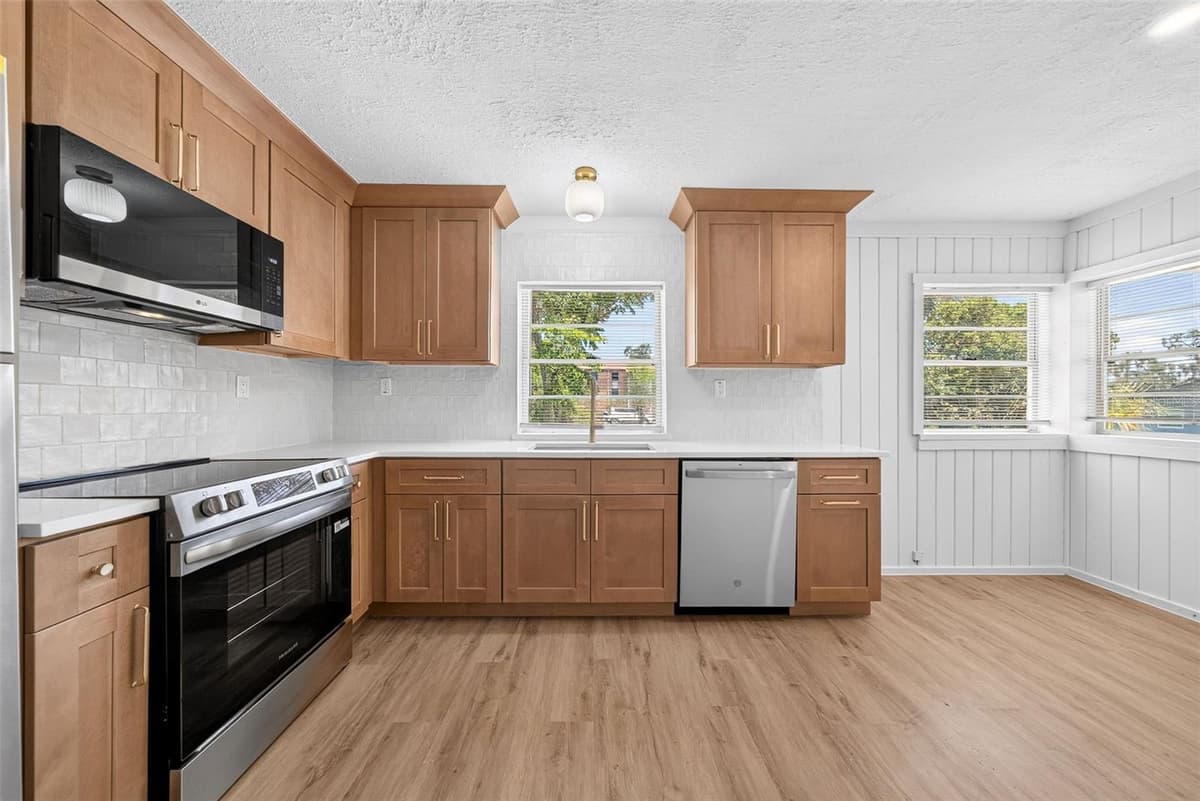 1202 CAROLINE STREET — photo 5 of 12