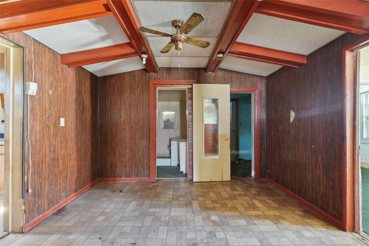 1002 NASSAU STREET — photo 10 of 12