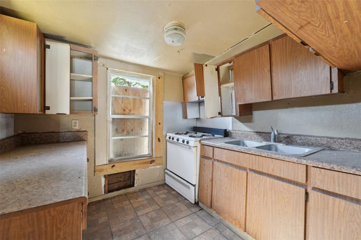 1002 NASSAU STREET — photo 9 of 12