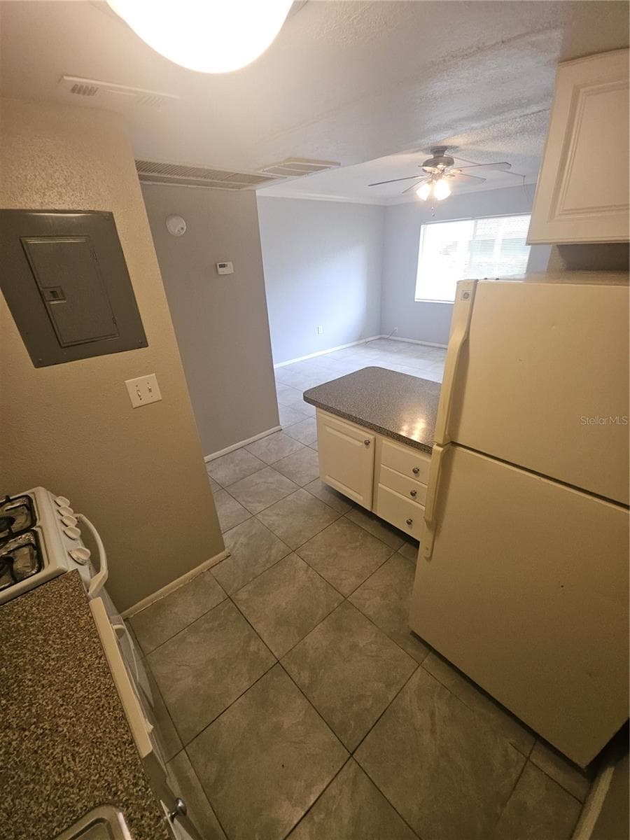 125 WATER FRONT WAY — photo 11 of 25