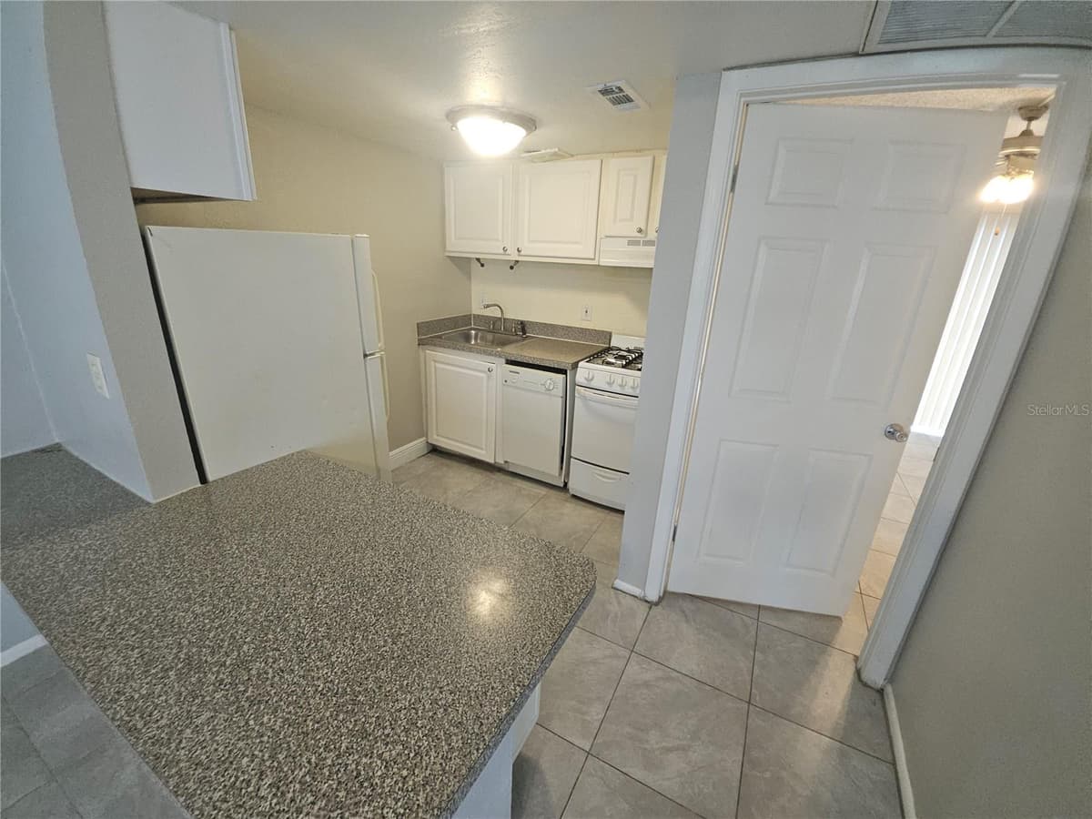 125 WATER FRONT WAY — photo 9 of 25