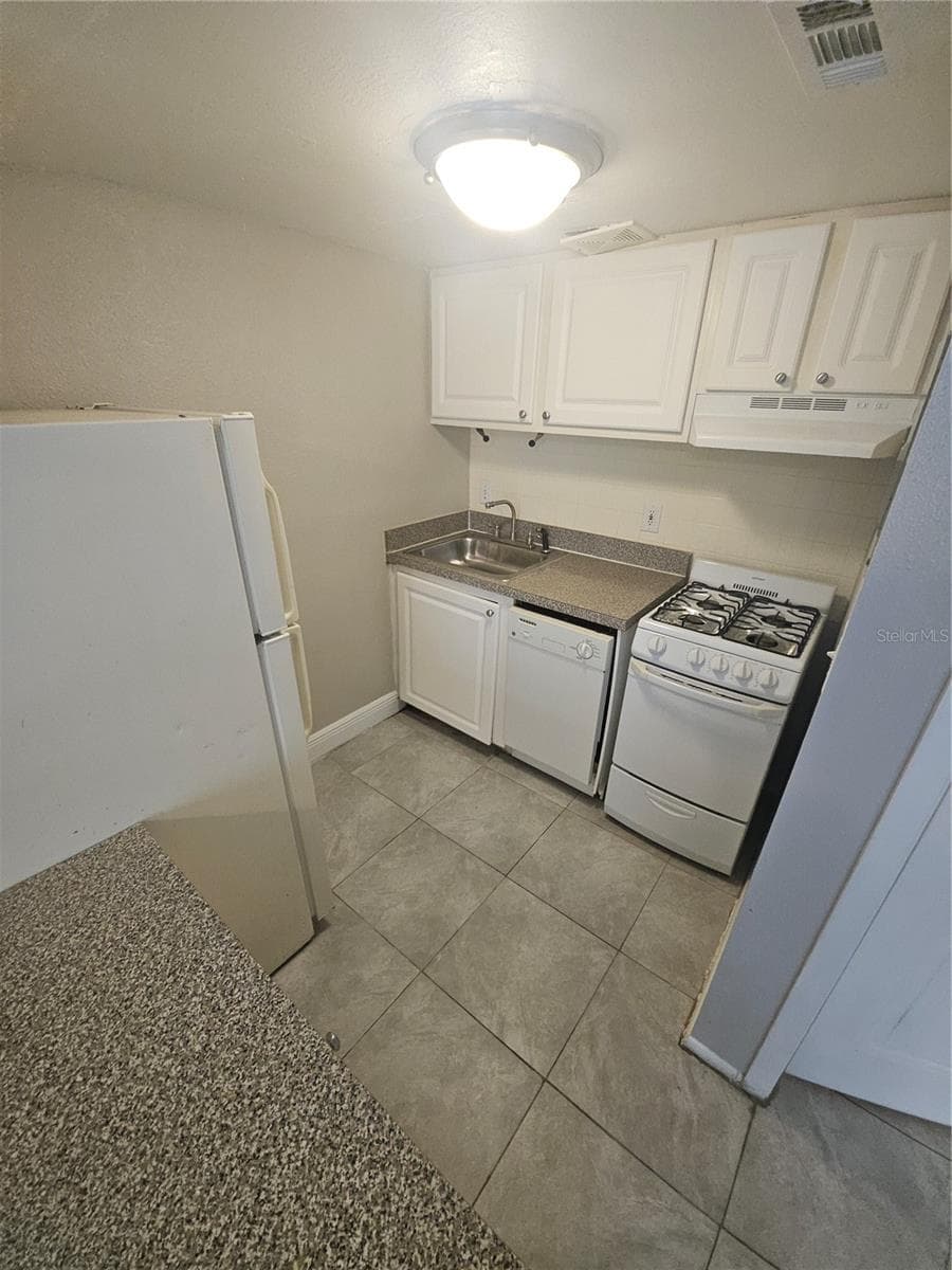 125 WATER FRONT WAY — photo 10 of 25
