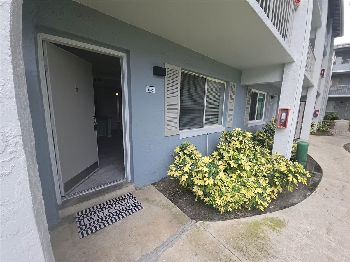 125 WATER FRONT WAY — photo 2 of 25
