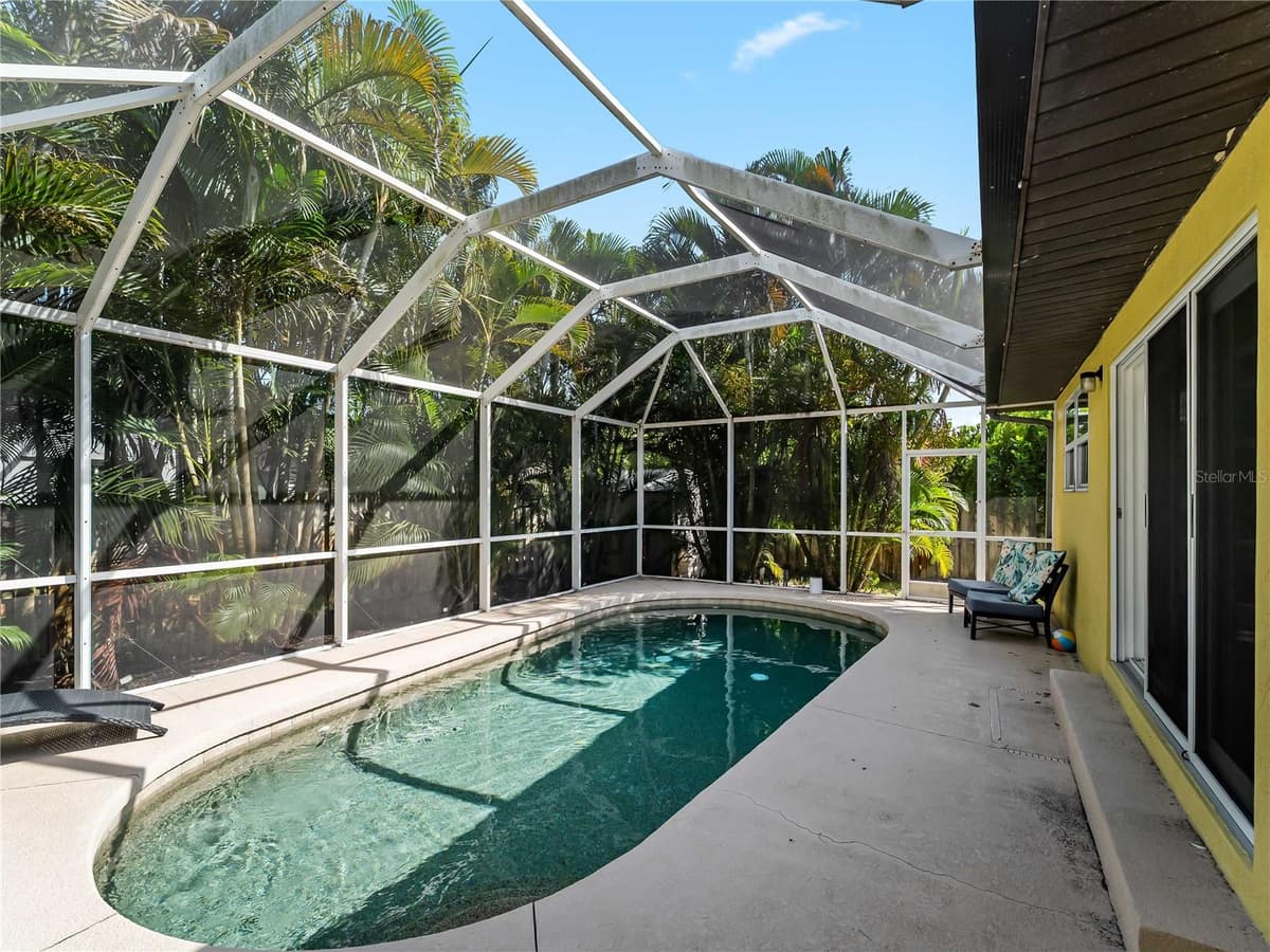 251 PLANTATION ROAD — photo 4 of 54