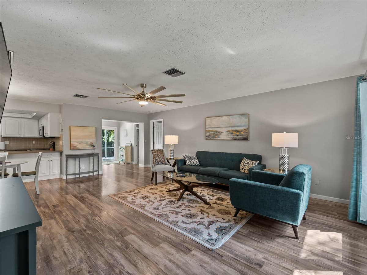 251 PLANTATION ROAD — photo 5 of 54